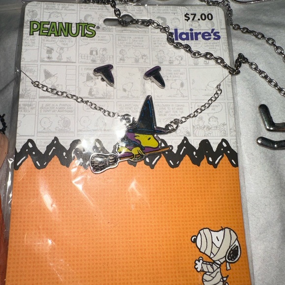 Eight pieces Halloween bundle gently used - Picture 3 of 16